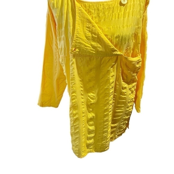 Bright Sunny Yellow Textured Top with Fold over neckline-slits on sides-Size 12 - Picture 5 of 16